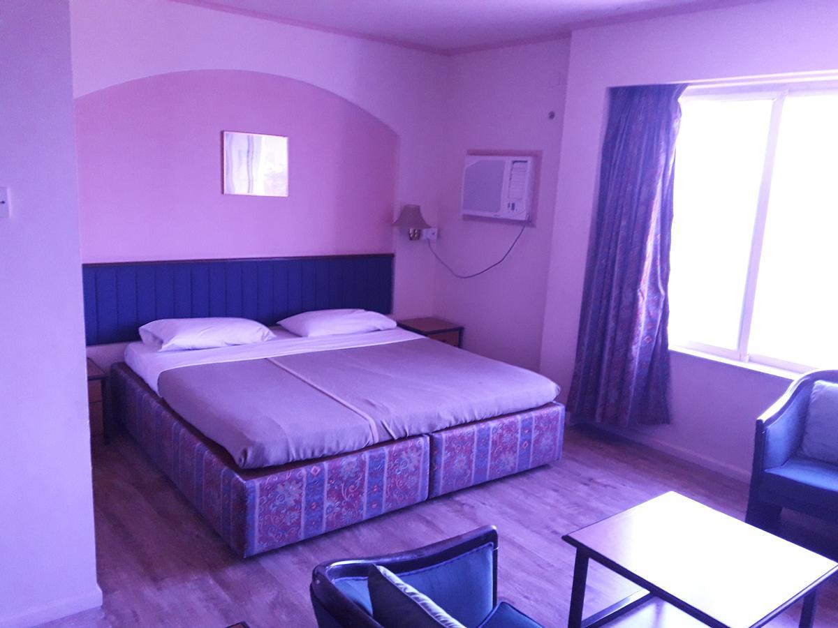 Hotel Bluehill Bhavnagar Exterior photo