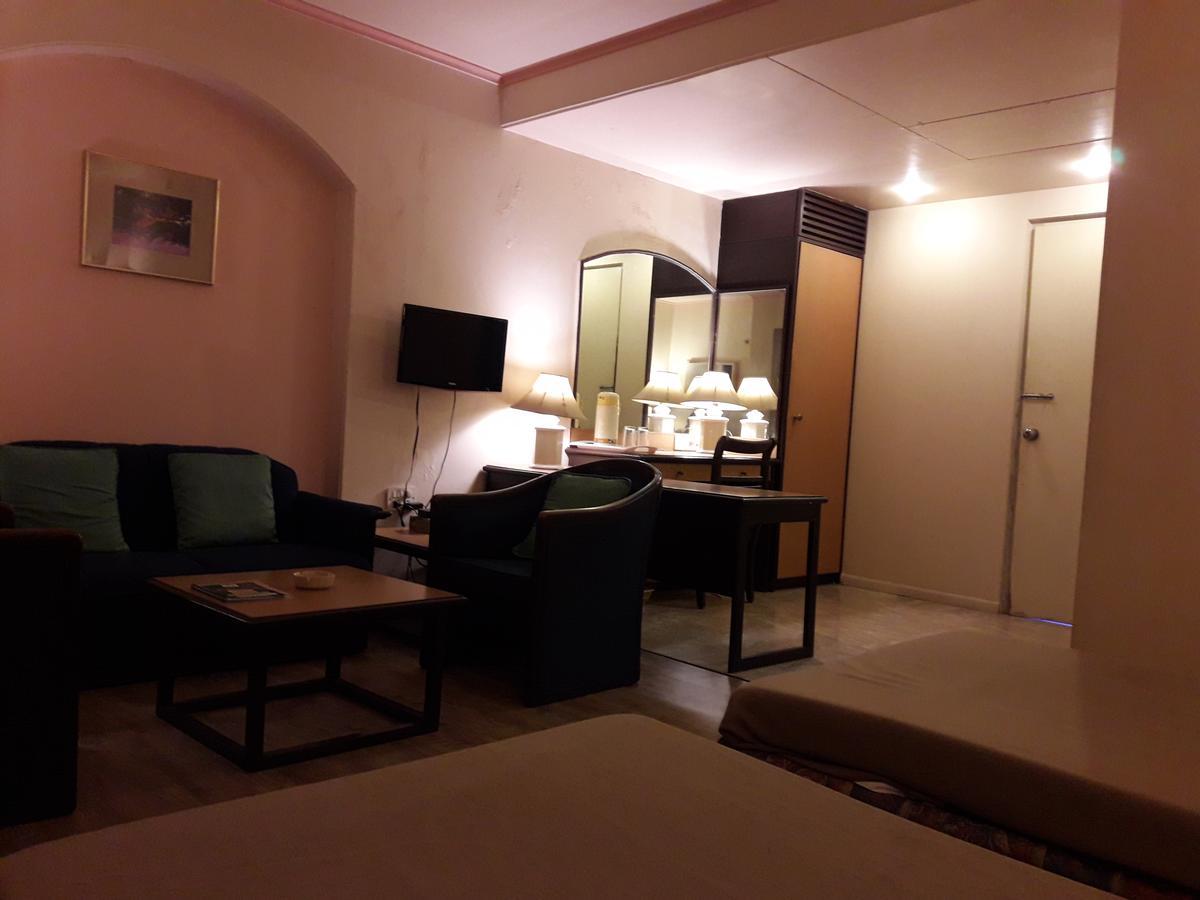 Hotel Bluehill Bhavnagar Exterior photo